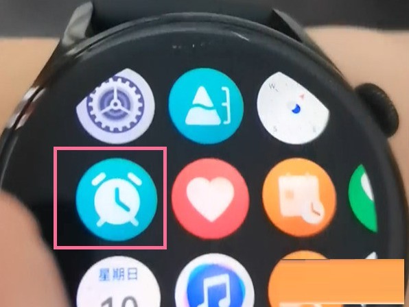 我来教你华为watch3Pro怎么设置闹钟?华为watch3Pro设置闹钟的方法。