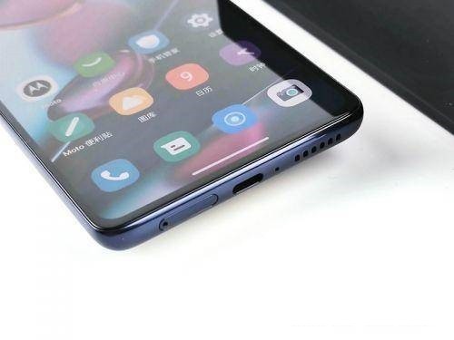 教你摩托罗拉edgeX30在哪插卡?摩托罗拉edgeX30卡槽位置一览。